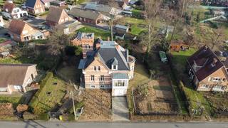 Neem contact op via roeland@copandi.be of via +32 495 19 30 82Dit vrijstaande juweeltje, daterend uit 1904, omarmt u met zijn tijdloze charme en...