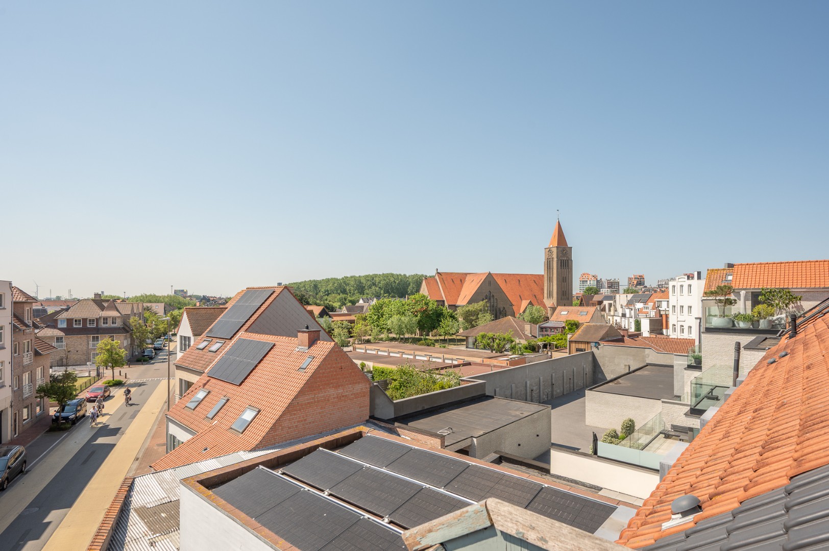 Appartementsgebouw met handelspand, appartementen en vergunde verbouwingsmogelijkheden in Duinbergen - photo 4