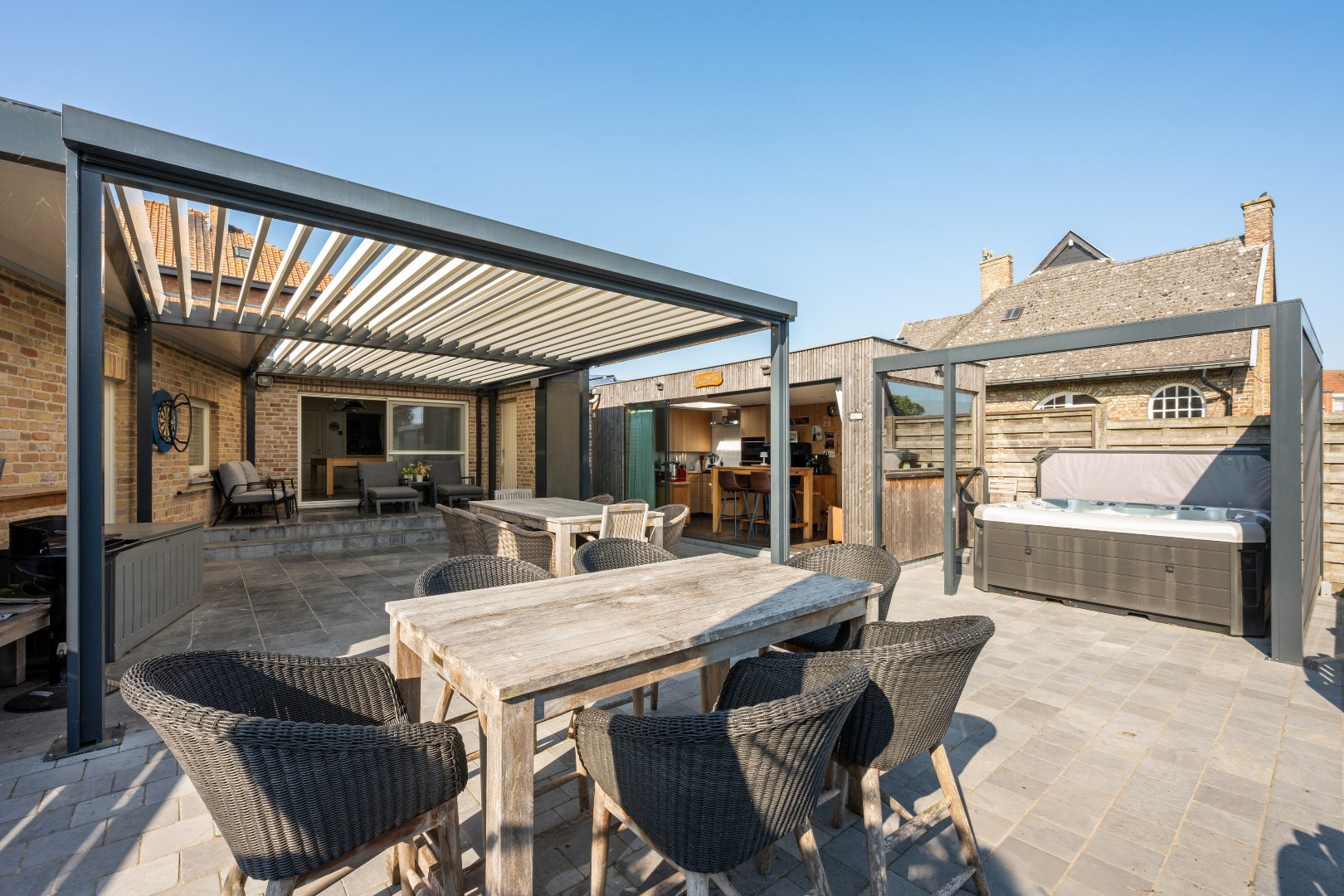 Instapklare halfopen woning met 3 slaapkamers, garage, tuin en mancave in Mesen - foto 3