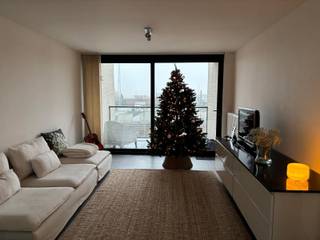 Prachtig lichtrijk appartement met terras nabij het centrum van Tienen<br />Op zoek naar een comfortabel en instapklaar appartement op een toplocatie? Dit prachtige, lichtrijke appartement ligt op wandelafstand van het centrum van Tienen en het station, waardoor u geniet van een uitstekende bereikbaarheid.<br />Indeling: Inkomhal, woonkamer met open keuken, Berging, 2 slaapkamers, Terras, Badkamer met bad en lavabo en een Apart toilet<br />Bij het appartement horen bovendien een ondergrondse autostaanplaats en een privatieve berging. Daarnaast kunnen de bewoners genieten van een gemeenschappelijke tuin.<br />Huurprijs: €900/maand + Gemeenschappelijke kosten: €65/maand<br />Interesse of graag meer informatie? Neem gerust contact met ons op via claudia@immogve.be of bel 016/56.56.14.