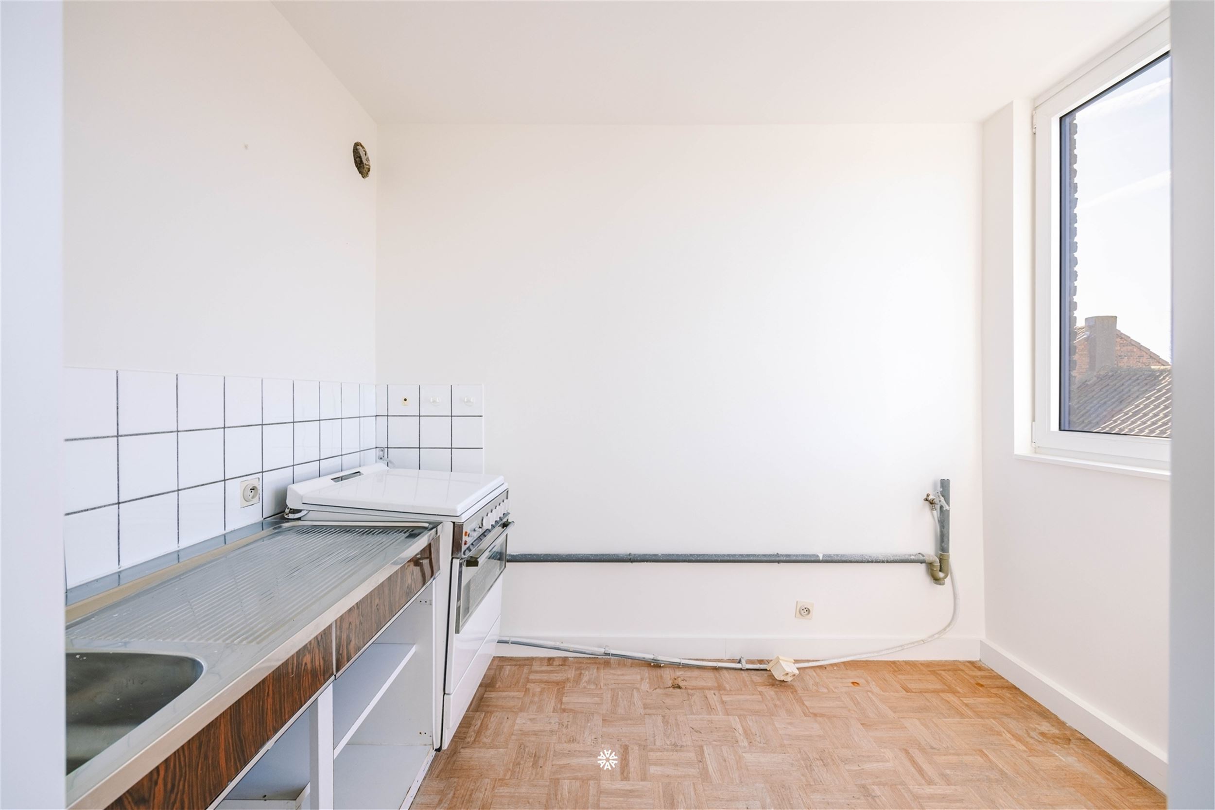 Lichtrijk tweeslaapkamer appartement met opwaarts potentieel - foto 3
