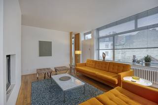 Zeer centraal gelegen in de Bloemenstraat 32, te Brussel, nabij het Begijnhof en de Brouckèreplein, mooi penthouse appartement te koop op de...
