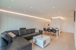 Beautifully renovated apartment for sale with three bedrooms, three bathrooms and two terraces located in Nieuwpoort, Franslaan 154 on the...