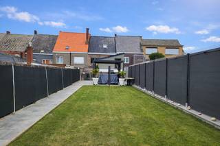 ZAT 7/2 – BEZOEKDAG OP AFSPRAAK 0488.85.81.84 Deze charmante en verrassend ruime woning combineert karakter met hedendaags comfort en is gelegen...