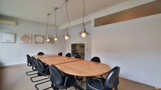 In Deurne-Zuid vlakbij het Rivierenhof vinden we dit verzorgd kantoor (122m²) op de benedenverdieping van een appartementsgebouw "residentie...