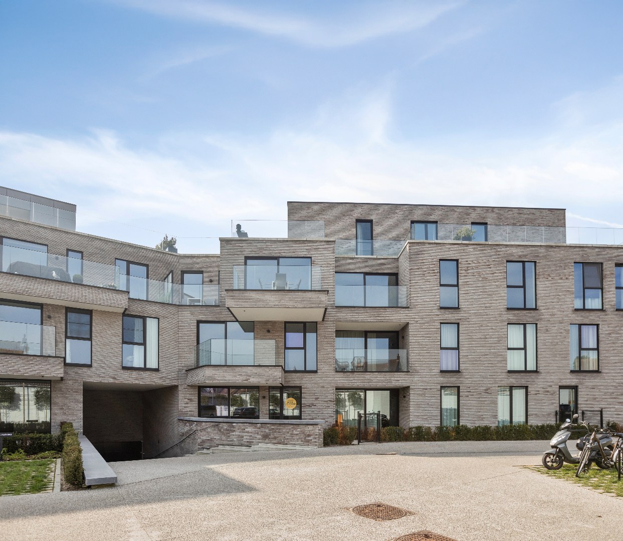 Groot 1-slaapkamer appartement met terras - foto 1