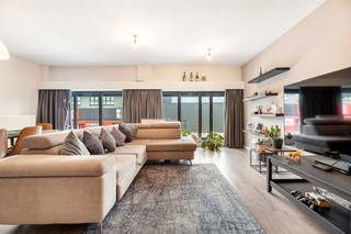 Perfect onderhouden duplex appartement met 4 slaapkamers te Beverlo. Belangrijkste troeven:- Centrale ligging- Kwalitatief afgewerkt- Uitstekend...
