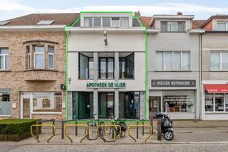 Handelspand met duplex appartement in het centrum van Wijnegem!In het centrum van Wijnegem kunnen we dit handelspand met duplex appartement...