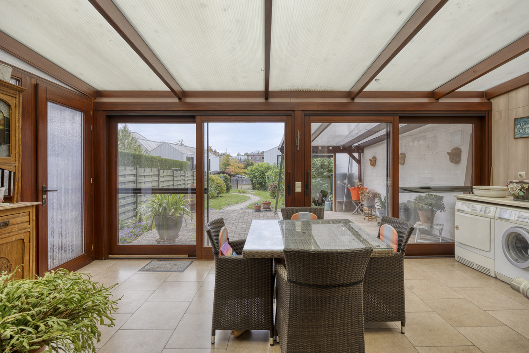 Appartementsgebouw met 5 app en achterliggende garages - foto 4