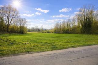 Discover this beautiful building plot, ideally located between Geraardsbergen and Lessines (close to all amenities: A8, schools, shops, ...). The...
