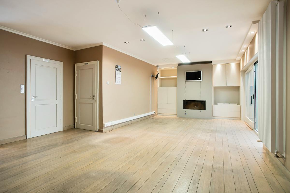 Magazijn van ca. 1.285 m² met woning te koop in Bellegem - foto 4