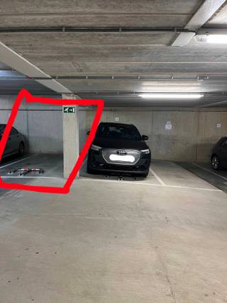 Staanplaats voor personenwagen te huur in afgesloten parking (14 plaatsen).Toegang via elektrische poort...