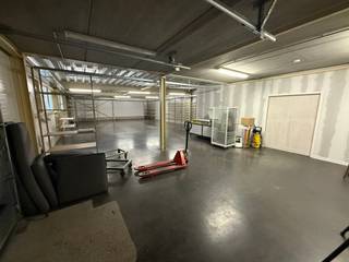 Deze stockageruimte van 182 m² is gelegen op een interessante locatie langs de Vilvoordsesteenweg in Grimbergen en biedt een...