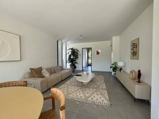 Welkom in deze stijlvolle halfopen nieuwbouwwoning in een kwalitatief woonproject in Keerbergen, waar modern wooncomfort en hoogwaardige...