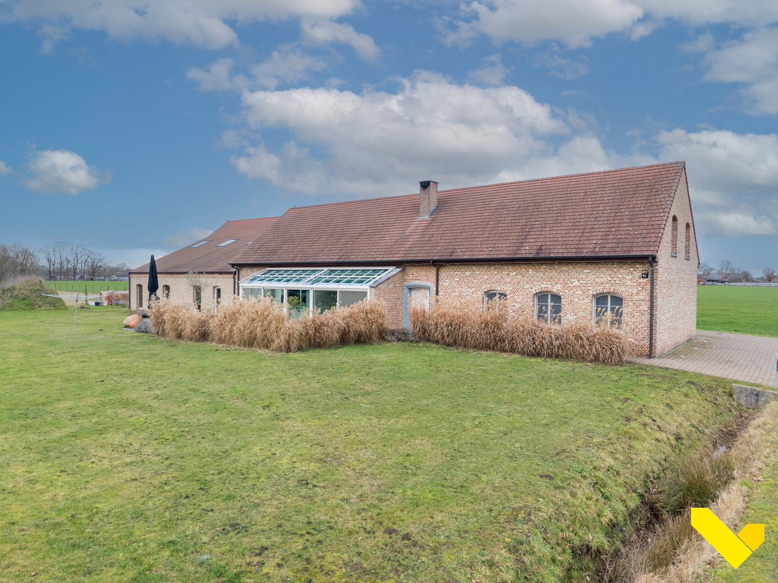 Zeer ruime karaktervolle woning met landelijk uitzicht.  - foto 2
