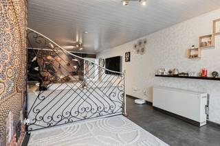 Zeer centraal gelegen appartement aan de Antwerpsestraat, nabij het kruispunt met de 's Herenbaan.  Het bevindt zich op wandelafstand van...