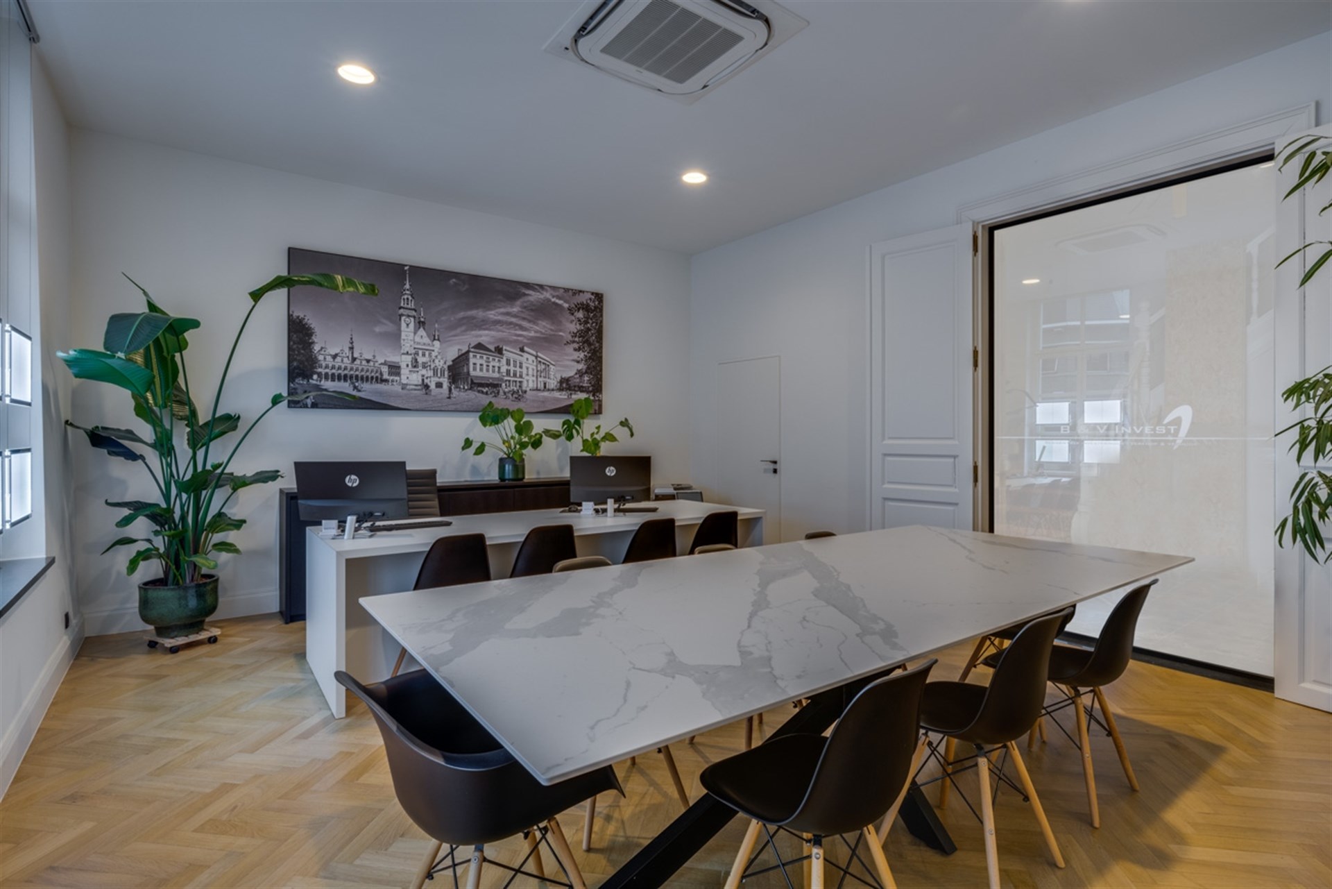 Representatief kantoor- of handelspand op topligging aan het Keizersplein in Aalst - foto 2