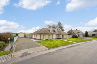 Fantastische lichtinval, ruime zonnige tuin en rust zijn slechts enkele van de kenmerken van deze knappe woning.Deze uiterst knappe en zeer goed...