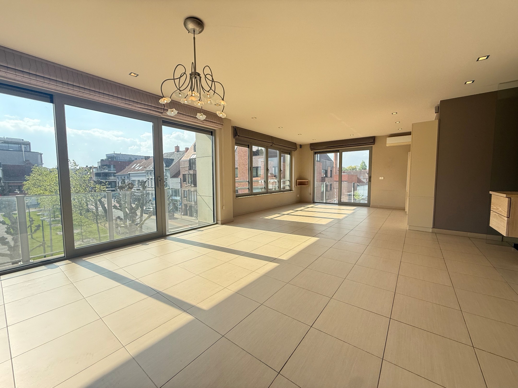 Zéér ruim appartement in centrum Roeselare! - foto 4