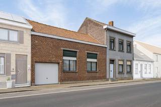 Dit huis is gelegen in het landelijke en rustige dorp Haringe. Het huis zelf is heel ruim en op te frissen. Het naast gelegen gebouw deed...