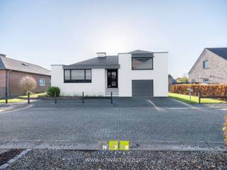 <span><strong>VRIJSTAANDE, KARAKTERVOLLE WONING MET 3 SLAAPKAMERS OP EEN PERCEEL VAN 3A69CA OP WANDELAFSTAND VAN DE MARKT VAN MAASEIK.<br /><br /></strong><strong>TROEVEN<br /></strong>- Gelegen in het centrum van Maaseik. Alle belangrijke voorzieningen in de buurt!<strong><br /></strong>- Rustige ligging.<br />- Verbetering naar label C mogelijk door vervanging van oude mazoutketel! <br />- Volledig onderkelderd<br />- Inpandige garage. <br />- Overdekt terras. <br />- Airco in slaapkamer &amp; woonkamer.<br />- Elektrische rolluiken in de slaapkamers.<br />- Slechts enkele trappen naar verdieping met de slaapkamers (gelijkvloers wonen)<br /><strong><br />KELDERVERDIEPING -1 <br /></strong>- Gang ((2,10m x 1,00m) + (1,00m x 3,50m) = 5,60m²): tegelvloer. <br />- Berging (2,00m x 2,60m = 5,20m²): deur naar tuin, tegelvloer. <strong><br /></strong>- Wasplaats (3,00m x 3,50m = 10,50m²): uitgietbak, aansluiting wasmachine/droogkast, tegelvloer. <strong><br /></strong>- Garage ((3,00m x 2,60m) + (4,10m x 3,80m) =23,38 m²): automatische sectionale poort, gepolierde betonvloer. <strong><br /></strong>- Berging (3,30m x 2,00m = 6,60m²): betonvloer. <strong><br /></strong>- Cv-ruimte (6,00m x 4,20m = 25,20m²): tank, Cv-installatie stookolie, betonvloer. <strong><br /></strong>- Overig gedeelte is kruipkelder. <strong><br /><br />GELIJKVLOERS 00<br /></strong>- Inkomhal (3,00m x 3,30m = 9,90m²): trap naar de eerste verdieping, tegelvloer. <br />- Woonkamer ((4,30m x 2,00m) + (3,90m x 8,00m) = 39,80m²): sierschouw, airco, veel lichtinval dankzij grote raampartijen, schuifraam naar de tuin, tegelvloer. </span><br /><span>- Keuken ((4,00m x 3,35m) + (2,80m x 2,26m) = 19,73m²): geïnstalleerde keuken met onderkasten, bovenkasten, dubbele spoelbak, oven, elektrisch fornuis, dampkap, koelkast, betegelde achterwand, TV-aansluiting, tegelvloer. </span><br /><span>- Toilet (1,20m x 0,85m = 1,02m²): zittoilet, wandbetegeling, tegelvloer. </span><br /><span>- Achterinkom (2,00m x 1,00m = 2,00m²): deur naar tuin/terras, tegelvloer. </span><br /><span>- Trappenhal (1,00m x 1,00m = 1,00m²): trap naar de kelder, inbouwkasten, novilon. </span><br /><br /><span><strong>VERDIEPING</strong> <strong>+01 </strong></span><br /><span>- Overloop (1,00m x 4,30m = 4,30m²): luik naar de zolder, trap naar gelijkvloers, tegelvloer. <br />- Badkamer ((2,30m x 2,00m) + (0,92m x 0,85m) = 5,38m²): lavabo, ligbad, zittoilet, aparte douche, deels wandbetegeling, tegelvloer. <br />- Slaapkamer 1 (3,50m x 4,00m = 14,00m²): airco, novilon. <br />- Slaapkamer 2 (3,00m x 3,20m = 9,60m²): novilon. <br />- Slaapkamer 3 (3,00m x 3,50m = 10,50m²): novilon. <br /><br /><strong>BERGZOLDER</strong> <strong>+02<br /></strong></span><br /><span><strong>EXTERIEUR</strong></span><br /><span>- Overdekt terras (2,80m x 4,00m = 11,20m²): tegelvloer. <strong><br /></strong>- Tuin: aangelegde tuin met groenrand aan de beek aan de achterzijde.<br /><br /><strong>EXTRA INFO EPC<br /></strong>- Mogelijkheid om een C-label te behalen na vervanging van de oude mazoutketel door een condenserende gasketel. <br /><br /><strong>EXTRA INFORMATIE<br /></strong><span>Dit pand kan onderhevig zijn aan de renovatieverplichting die door de Vlaamse overheid wordt opgelegd voor residentiële gebouwen. Alle informatie kunt u terugvinden via https://www.vlaanderen.be/een-woning-kopen/renovatieverplichting-voor-residentiele-gebouwen-vanaf-2023.<br /></span><br />Bekijkt u deze advertentie via een aanverwante vastgoedsite, surf dan zeker naar onze website <strong>www.N78vastgoed.be</strong> voor een uitgebreide beschrijving en foto's. <strong>Meer info: +32 (0)89 86 18 88 of info@N78vastgoed.be.</strong></span>