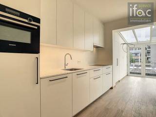 Smaakvol volledig gerenoveerd (2023) appartement op de eerste verdieping in het centrum van Tervuren, voorzien van een zuid gerichte tuin, terras...