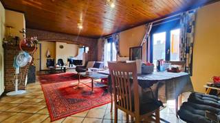 Op een leuke, handige locatie, op de bovenste verdieping van een kleinschalig appartementsgebouw, vind je dit te verfraaien groot appartement van...