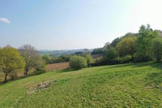 Grond: +/-12*100m met een bouwzone van 12*14m. Ideaal voor een vakantiewoning.