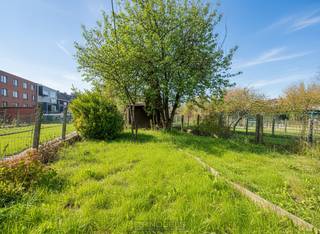 Te renoveren burgerwoning met GARAGE, gezellige tuin en ACHTERLIGGEND MAGAZIJN VAN CA. 50M², gunstig gelegen nabij het CENTRUM VAN OUDENAARDE. Bij...