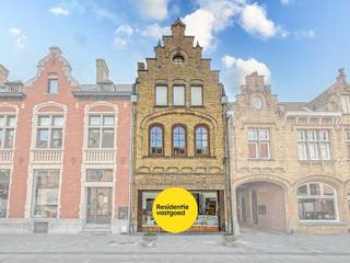 BEZOEKMOMENT ZATERDAG 15 NOVEMBER 2025 VAN 10U tot 12U (gelieve vooraf in te schrijven via website of tel. 058/622 815).Prachtig herehuis met woonst...