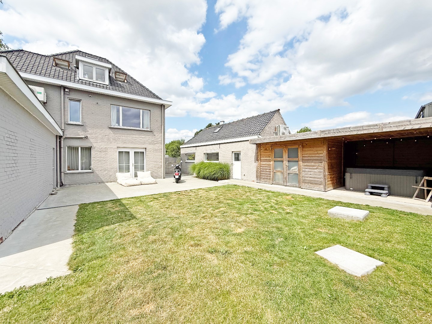 Charmante herenwoning met afzonderlijke praktijkruimte te Velzeke - foto 4