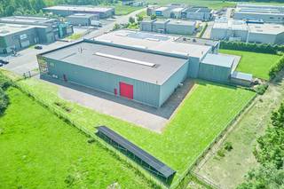 TE KOOP - Hal met kantorenGelegen op het industrieterrein 'Oude Bunders' vlak aan de Rijksweg en de E314, op een perceel van 33a15ca bevindt zich dit...