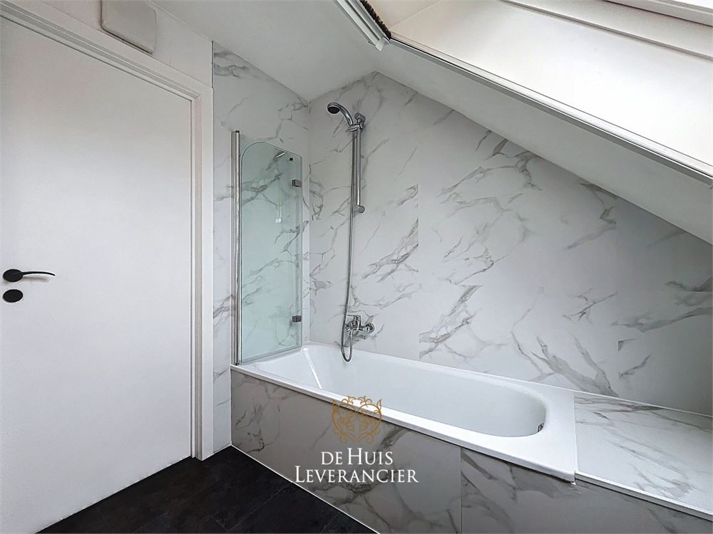 Instapklare, gerenoveerde villa in het hart van Kontich waar rust en comfort gegarandeerd worden - foto 4