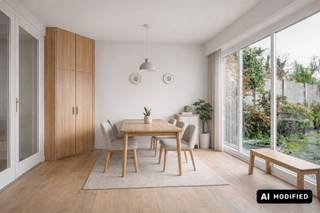 <p><span>Te renoveren gezinswoning met garage en tuin in Kontich.</span></p><p><span>In het hart van Waarloos bevindt zich deze charmante gezinswoning, ideaal voor wie op zoek is naar een renovatieproject met karakter en potentieel. Met een grondoppervlakte van 488 m² en een bebouwde oppervlakte van 137 m² ( + zolder) vormt deze woning een solide basis om volledig naar eigen smaak te moderniseren.  Ook ideaal voor een onthaalmoeder met ruime kamers en een superleuke buitenomgeving.</span></p><p><span> </span></p><p><span>Bij het binnenkomen vallen meteen de authentieke houten elementen en lambrisering op, die de leefruimtes een warme en huiselijke uitstraling geven. De logische en functionele indeling zorgt voor een aangenaam wooncomfort en biedt flexibiliteit voor verschillende gezinssituaties. De woning beschikt over vier ruime slaapkamers en een badkamer, wat het geheel bijzonder geschikt maakt voor een groter gezin of wie extra werk- of hobbyruimte wenst. Daarnaast zijn een garage en zolder aanwezig, wat extra opberg- of uitbreidingsmogelijkheden creëert.  Achter de keuken bevindt zich een aangenaam terras dat uitkijkt op de diepe tuin. De tuin biedt dankzij haar grootte en indeling vele mogelijkheden voor ontspannen buitenleven, speelruimte of toekomstige aanpassingen. Een praktisch tuinhuisje is eveneens aanwezig.</span></p><p><span>De ligging is bovendien een grote troef: de woning bevindt zich nabij openbaar vervoer en geniet van vlotte verbindingen richting belangrijke invalswegen, de dorpskern en rechtover de school (kleuter en lager onderwijs)</span></p><p><span> </span></p><p><span> </span></p>