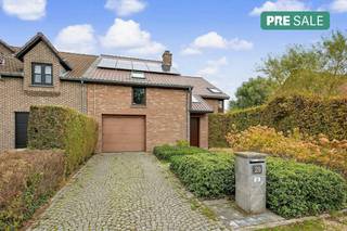 Deze woning wordt te koop aangeboden via Pre-sale. Op dinsdag 18/11/2025 tussen 15u00 en 18u00 kan je dit huis op afspraak bezichtigen en een vast...