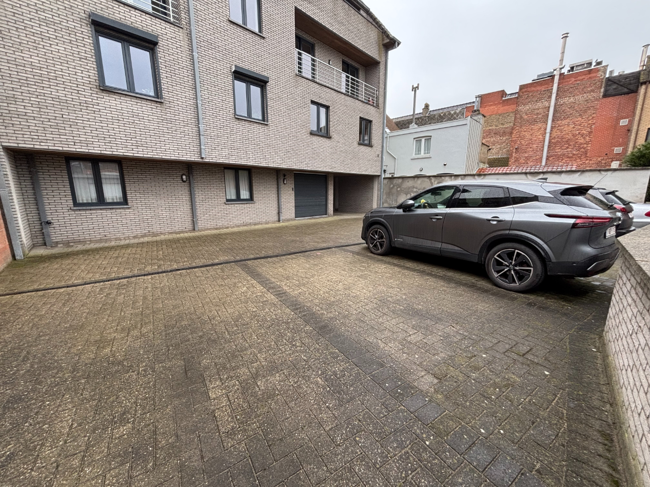 Parkeerplaats op zeer centrale ligging - photo 5