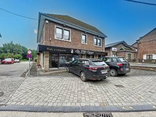 We Invest Malmedy heeft het genoegen u dit gelijkvloers commercieel pand in Stavelot voor te stellen. Het biedt u een ideale oppervlakte om...