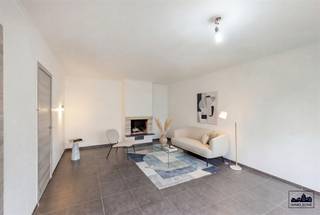 Ontdek dit lichtrijke en centraal gelegen 2-slaapkamerappartement, ideaal als eerste eigen woning of als zorgeloze investering. Dankzij de...