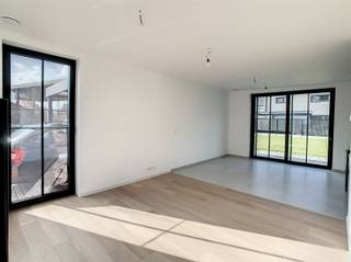 Co Immo verhuurt een NIEUWBOUW woning te TILDONK (Haacht) op circa 3 a 72 ca. STAAT: Deze drie-gevel BEN-woning met een  E-peil van E10 is...