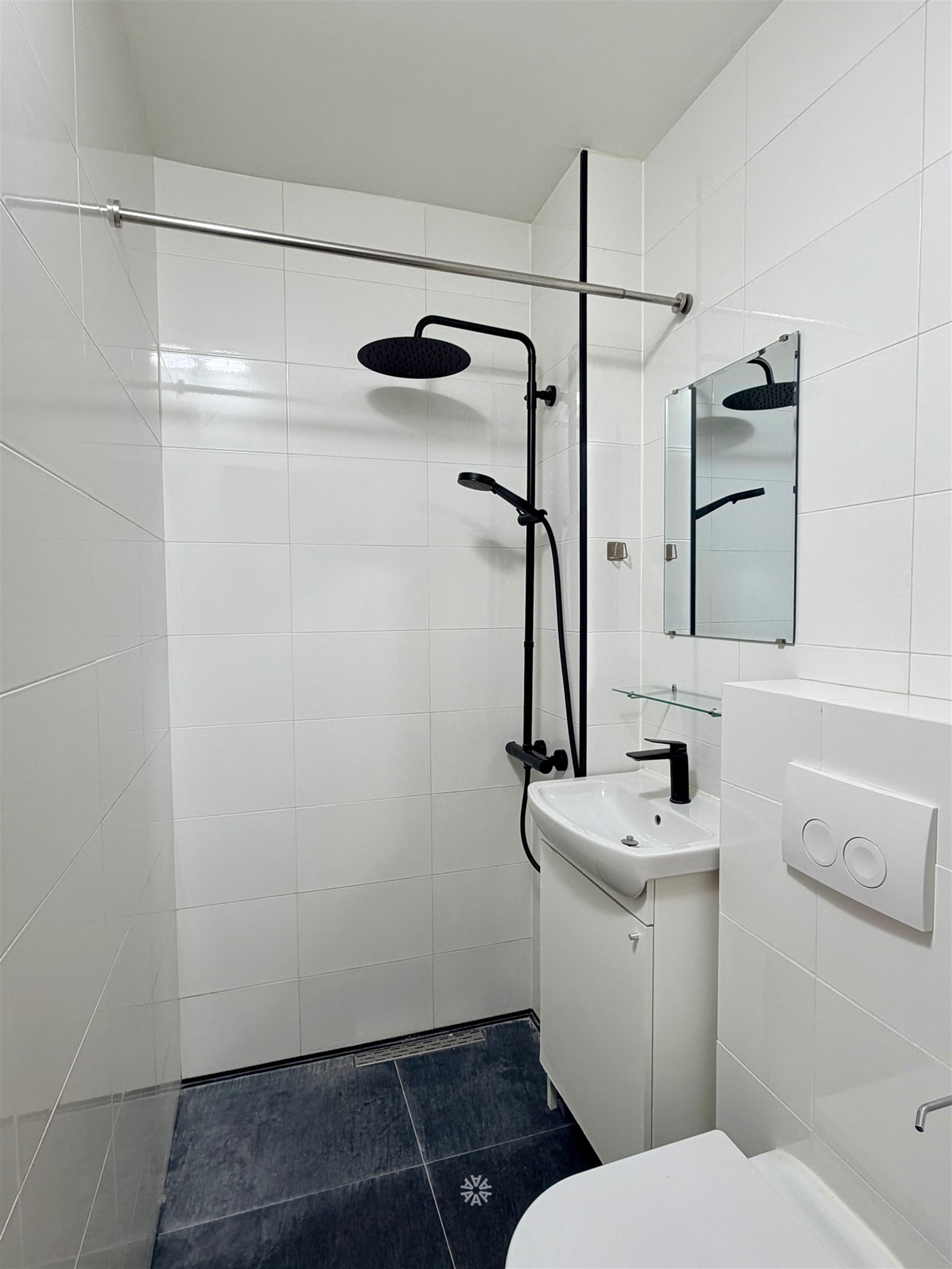 Gerenoveerd appartement te huur in rustige buurt te Gent - foto 4