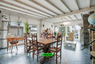 In Poperinge, gelegen in een rustige straat, op 400m van de Grote Markt bevindt zich deze bungalow woonst. Deze woning is stevig gebouwd in de...