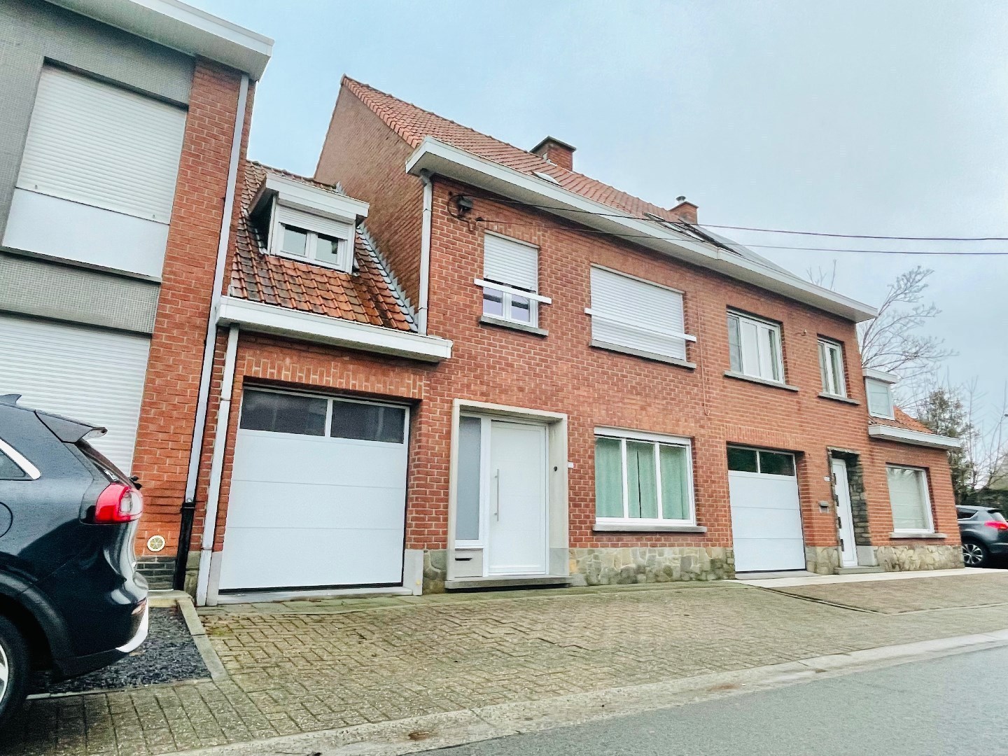 Grote woning met mogelijks vier kamers, garage en ruime tuin - foto 2