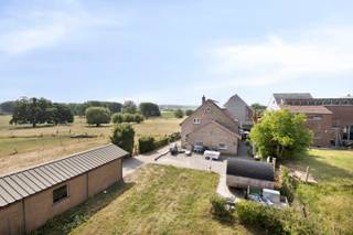 Immo Pické biedt U deze schitterende en uiterst rustig gelegen villa aan gelegen in een doodlopende straat met prachtig zicht op de omliggende...