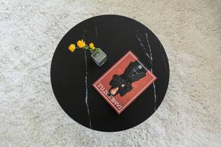 Dit kwaliteitsproject is gelegen aan de splitsing van de Baanstknokstraat en Hugo Verrieststraat te Waregem. <br /><br />Schitterend gelegen nieuwbouwappartement op het gelijkvloers/hoek appartement 'Residentie Daniël &amp; Zozima', ingang via de Hugo Verrieststraat.<br />* 2 slaapkamer appartement met een bewoonbare oppervlakte van 92m² &amp; met terras/tuin totaal van 74m². <br />* geen gas maar warmtepomp op geothermie.<br /><br />* autostaanplaats (ondergronds/kelder) via autolift.<br />* aankoop 6% mogelijk, mits wettelijke voorwaarden.<br /><br />Een plek om 'Smoor' verliefd op te worden; <br />- De ideale ligging (vlakbij station, centrum, hospitaal, supermarkten, ... )<br />- Alle faciliteiten in de onmiddellijke omgeving aanwezig. <br /><br />Maak nu uw afspraak via tom@immoroba.be voor meer info over deze prachtige residentie.