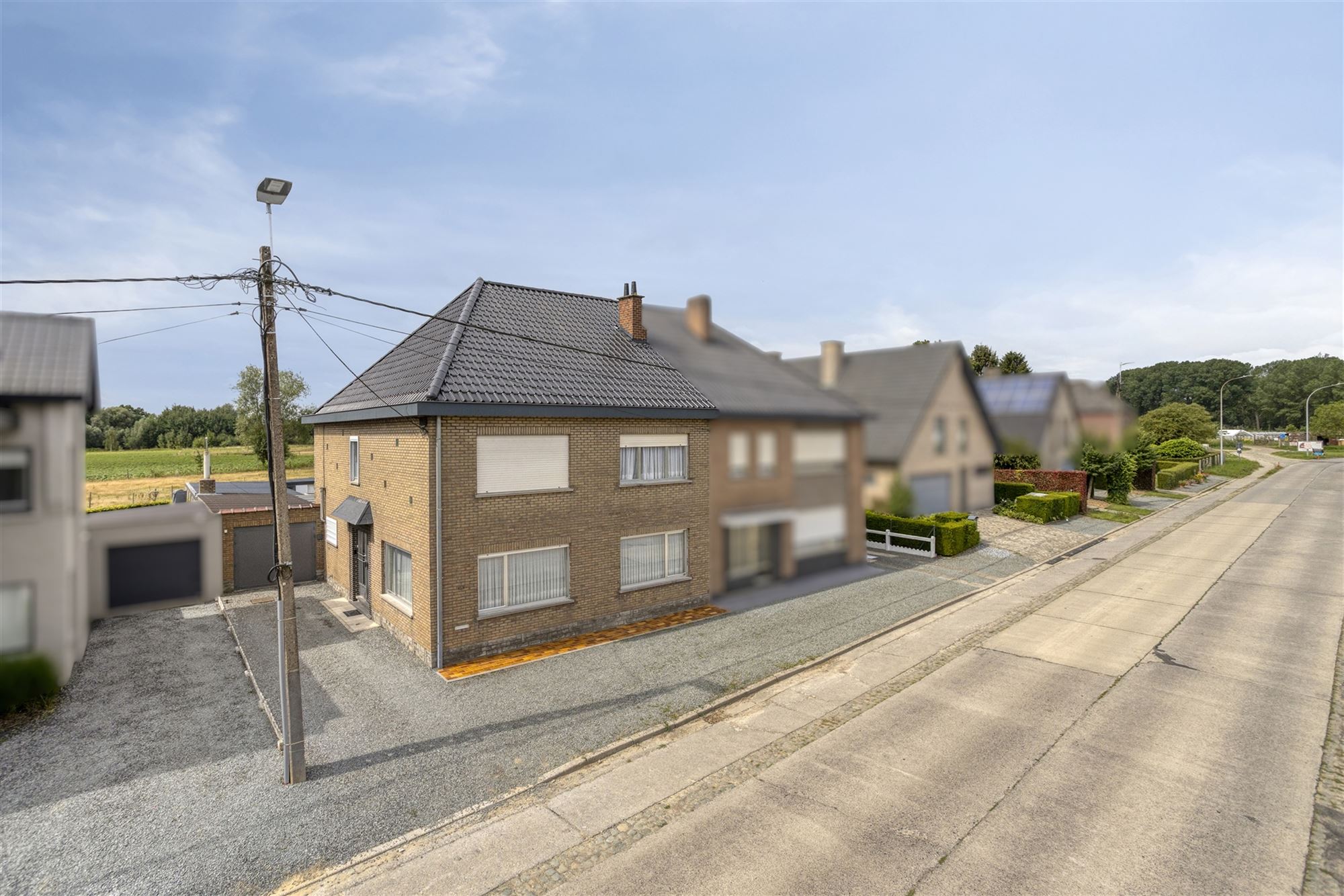 Grote woning met 4 slaapkamers en magazijn - foto 1