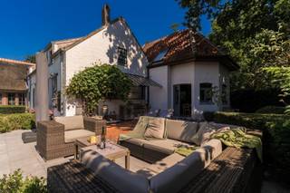 Authentieke hoeve met zwembad en poolhouse op een toplocatie aan het Tivolipark.Bent u op zoek naar een exclusieve villa die luxe en comfort...