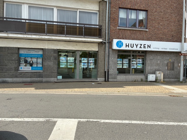 INSTAPKLAAR KANTOOR MET PARKING OP HOEKLOCATIE - foto 2