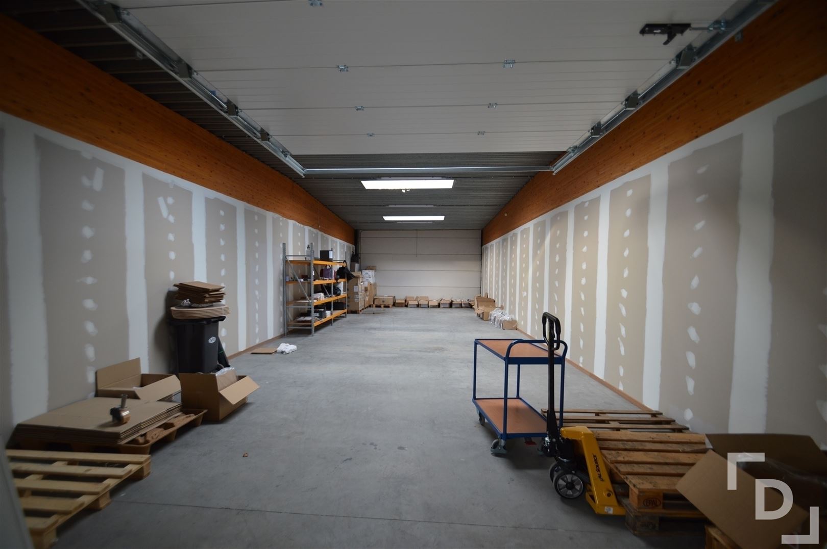 Commercial à louer à Ypres - photo 4