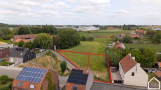 Deze kwalitatieve nieuwbouwwoning gelegen in een rustige straat met landelijke verzichten heeft het allemaal.Er zijn 2 mogelijkheden/ontwerpenontwerp...