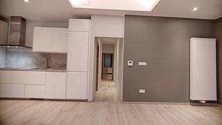 Op een boogscheut van het station van Blankenberge bevindt zich dit volledig gerenoveerd appartement.  Er is duidelijk voor kwalitatieve materialen gekozen!  Het appartement beschikt over een mooie leefruimte met open keuken.  De keuken is volledig uitgerust met een siemens   inductiekookplaat, een oven van Bosch, siemens microgolfoven, AEG vaatwas, grote Siemens koelkast en diepvries. Aansluitend op de leefruimte is er een prachtige stadstuin met extra berging voor tuinmeubilair. Verder zijn er twee ruime slaapkamers met elektrische rolluiken, driedubbel geluidswerend glas, toilet en een prachtige badkamer met inloopdouche.  Daarenboven is er een wasplaats en aparte ingang voor fietsen.  Het appartement is momenteel verhuurd!  Geen maatregelen in het Vlaams Handhavingsplatform